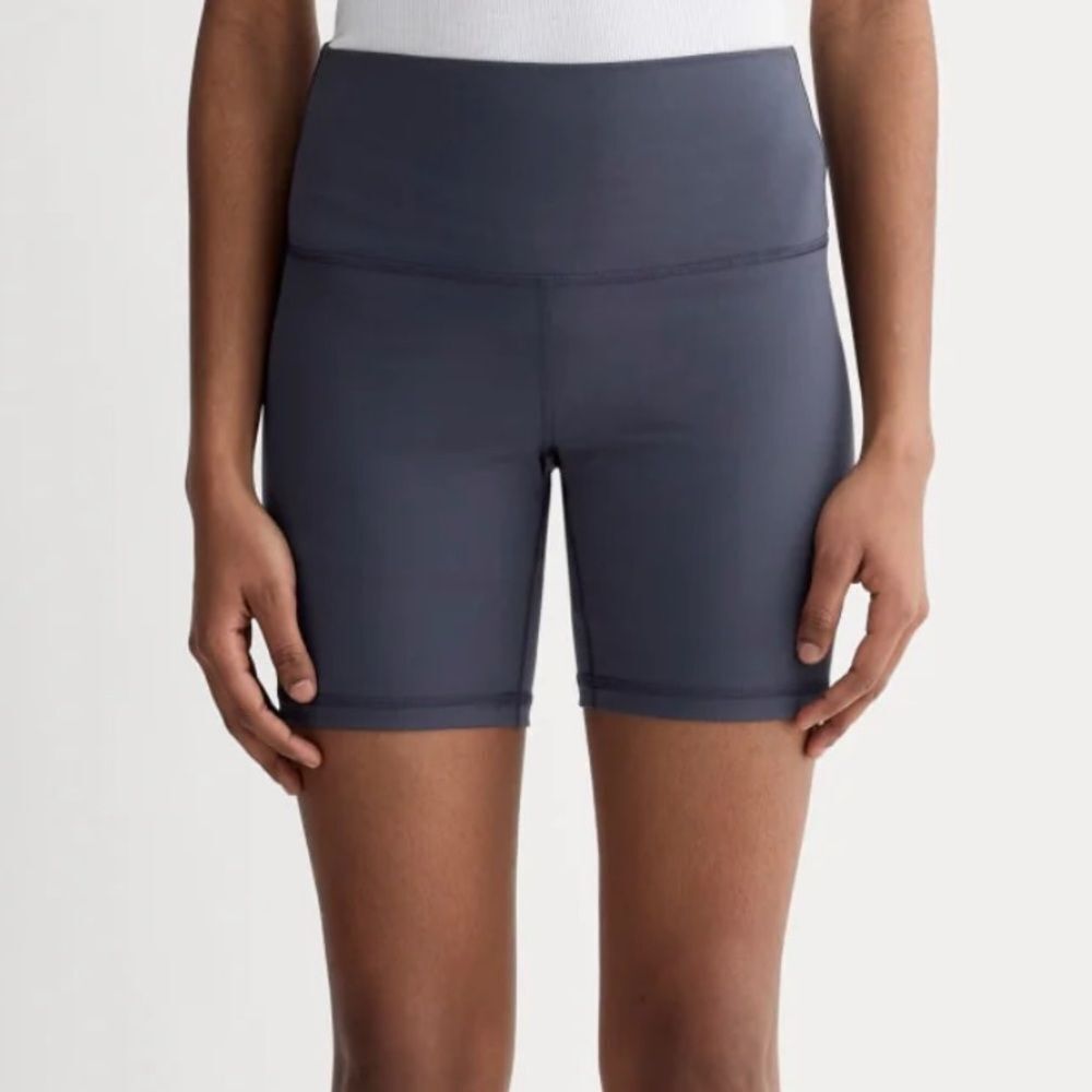 Everlane perform Dark Gray Biker Shorts size extra small